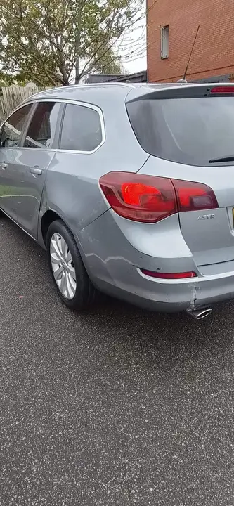 Vauxhall Astra 2011 photo 3