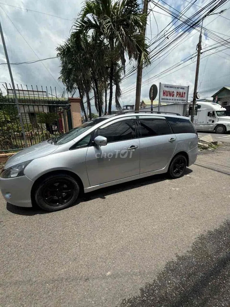 Mitsubishi Grandis 2005 photo 2