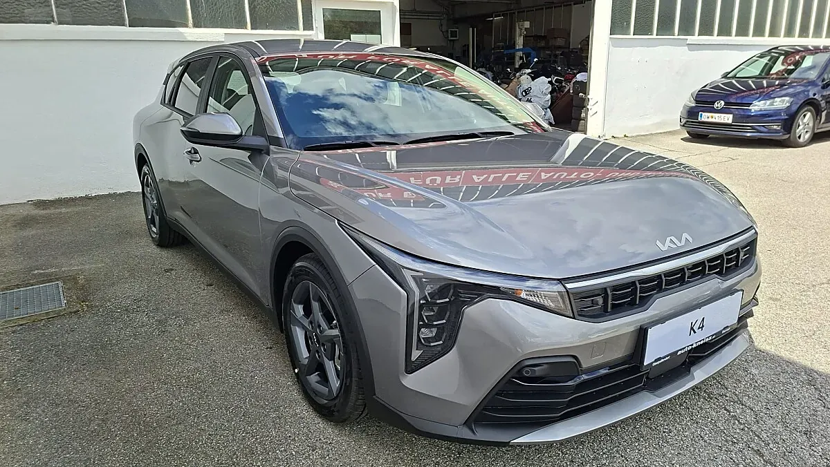 Kia K4 photo 2