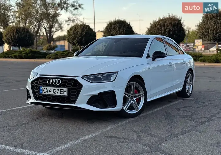 Audi A4 2021 photo 2