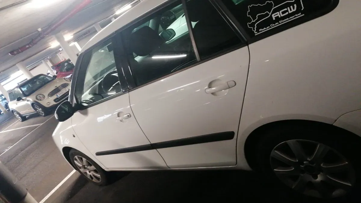 Skoda Fabia 2012 photo 3