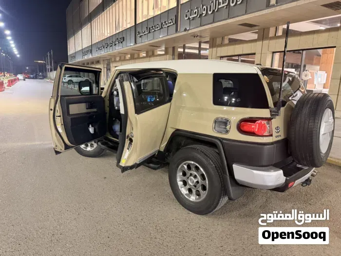 Toyota Fj 2011 photo 3