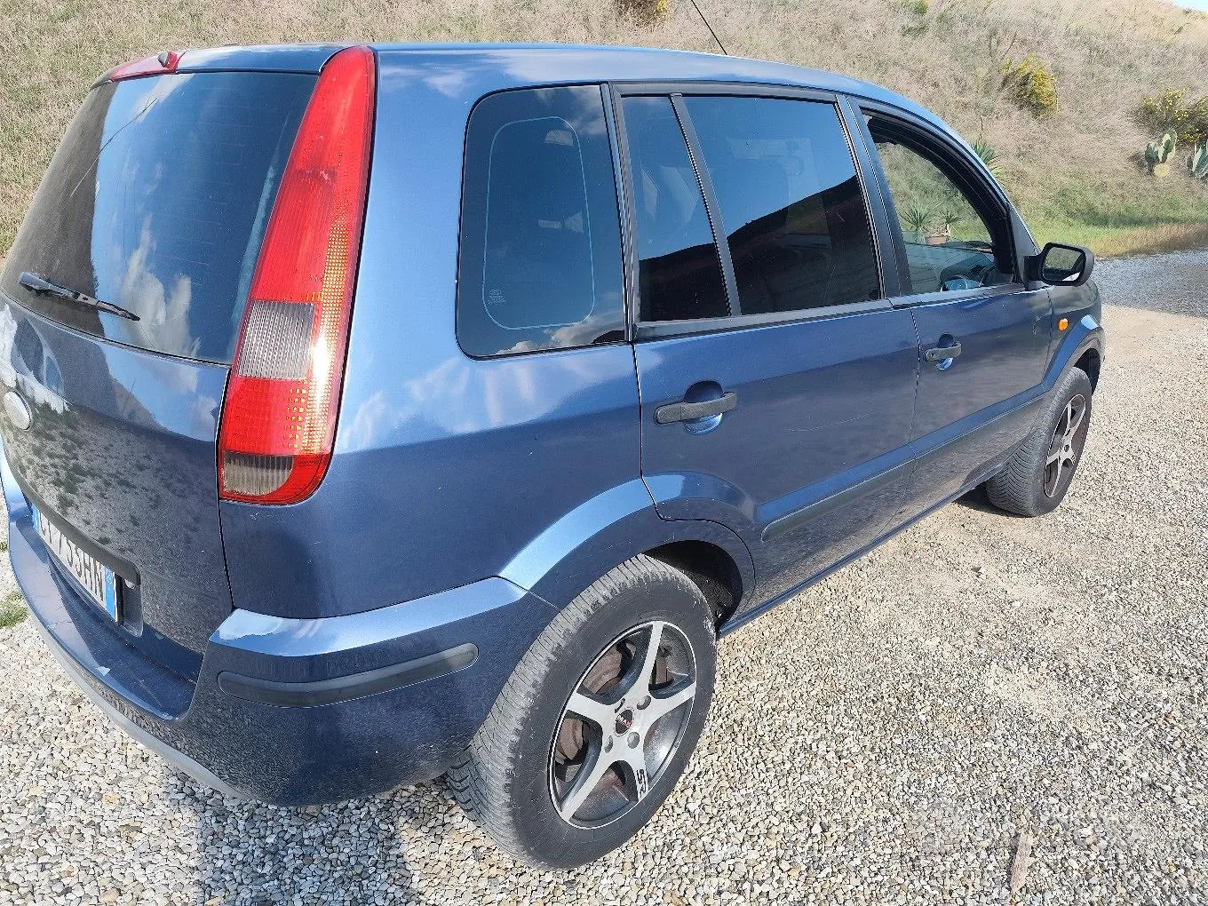 Ford Fusion 2005 photo 4