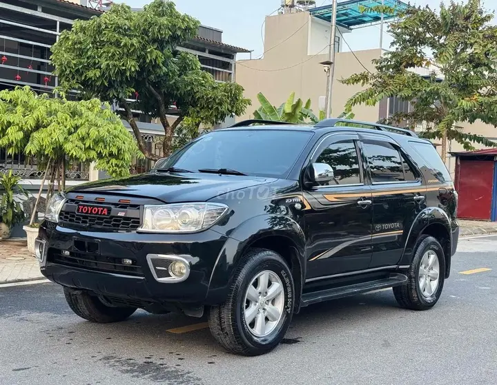 Toyota Fortuner 2011 photo 3