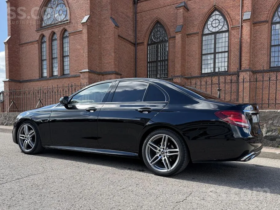 Mercedes-Benz E 220 2017 photo 4