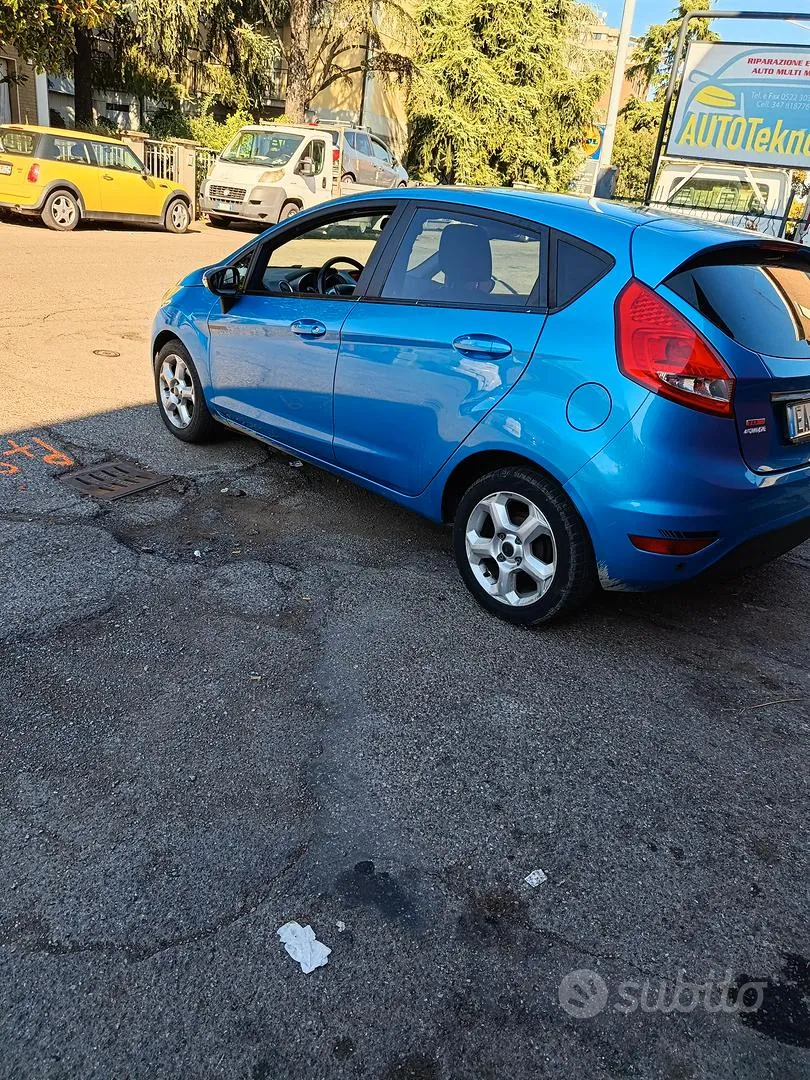 Ford Fiesta 2010 photo 4