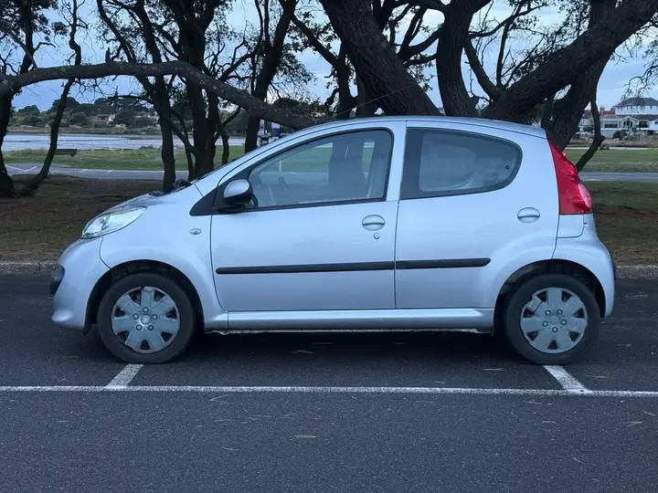 Peugeot 107 2006 photo 3