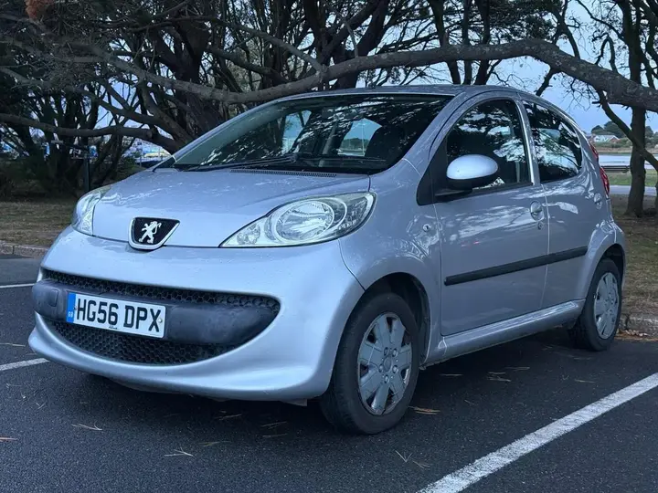 Peugeot 107 2006 photo 2
