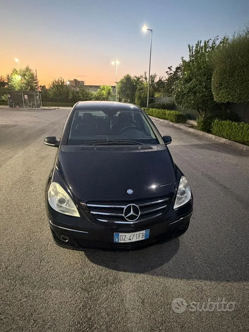 Mercedes-Benz B-Class 2009 photo 2