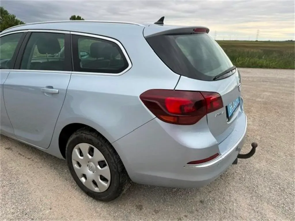 Opel Astra 2014 photo 3