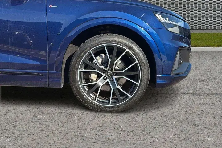 Audi Q8 2019 photo 5