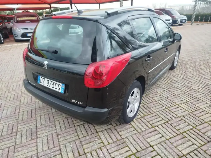 Peugeot 207 2009 photo 3