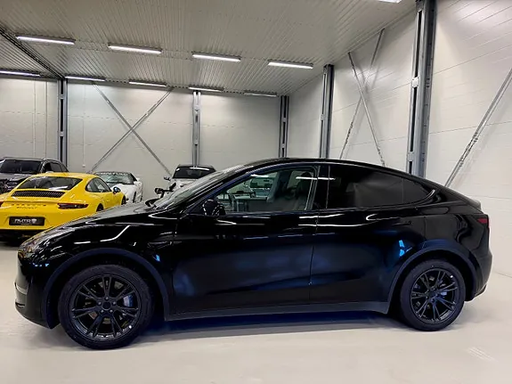 Tesla Model Y 2024 photo 2