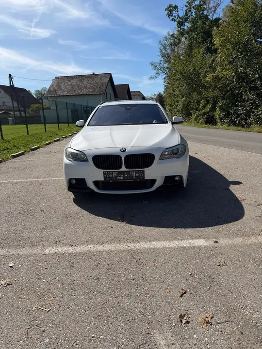 BMW 5 Series 2012 photo 2