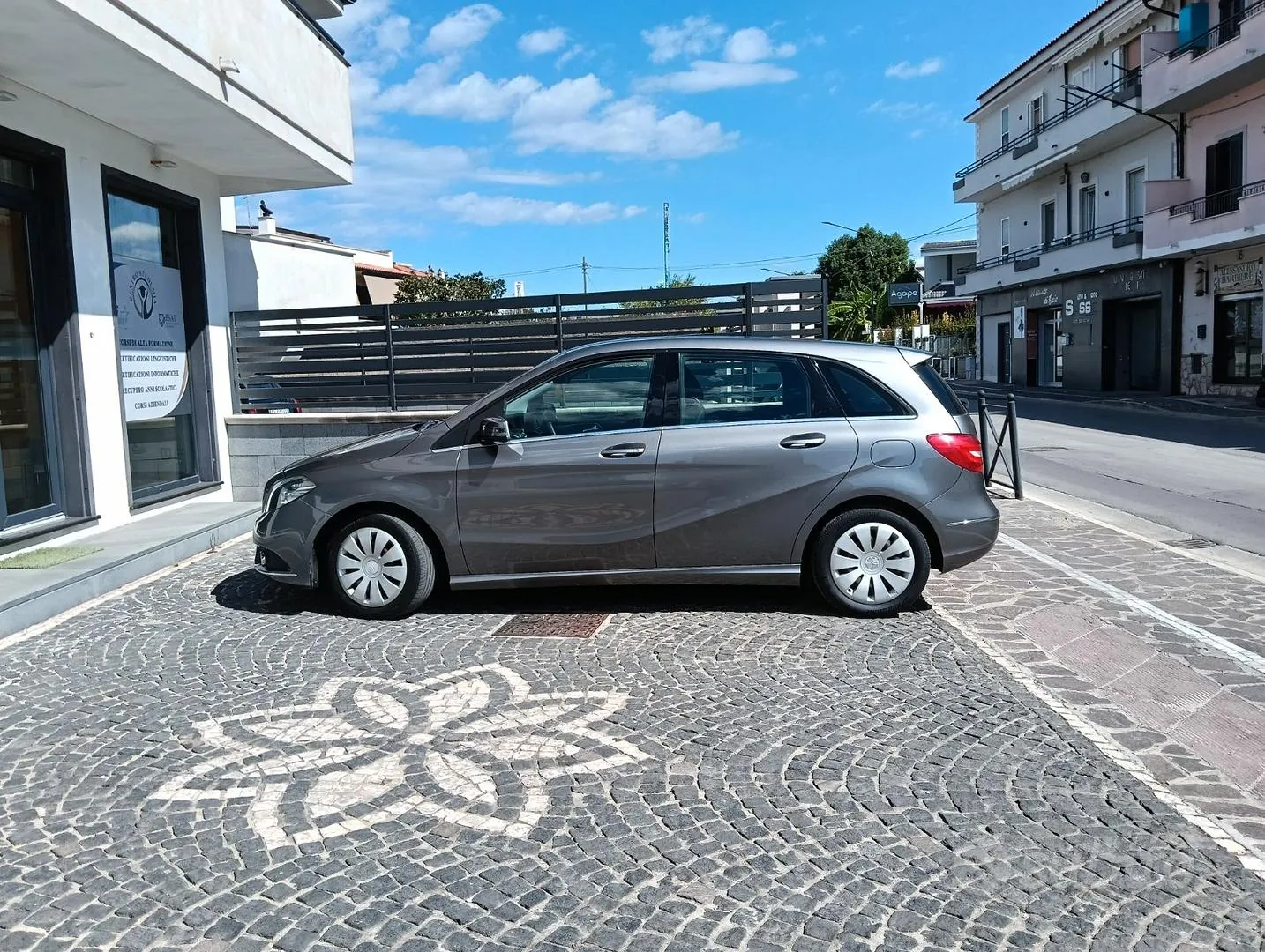 Mercedes-Benz B 2014 photo 3
