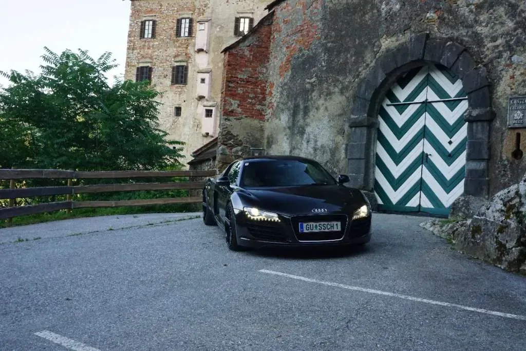 Audi R8 2008 photo 2