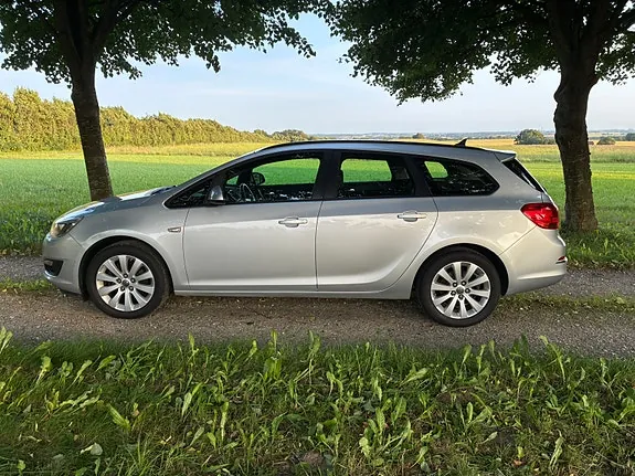 Opel Astra 2014 photo 3