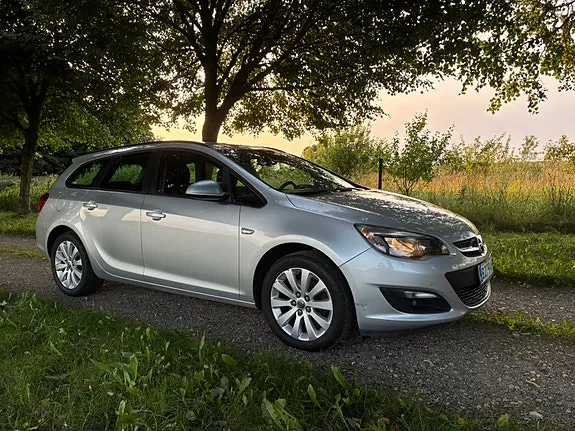 Opel Astra 2014 photo 2
