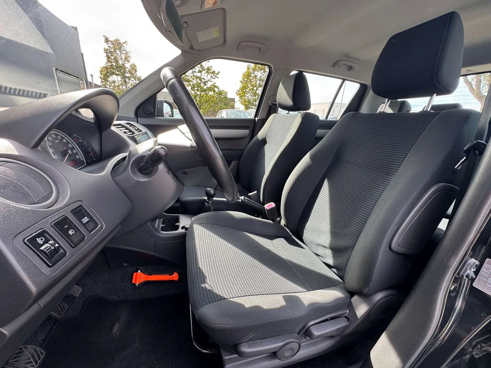Suzuki Swift 2010 photo 4