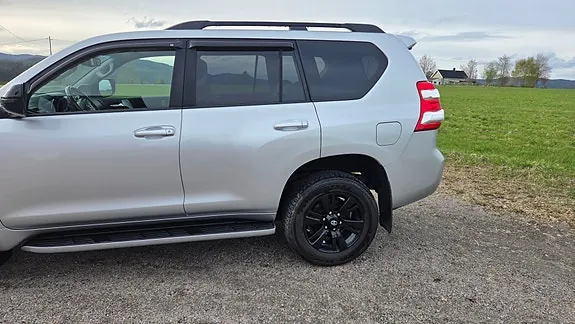 Toyota Land Cruiser 2015 photo 3