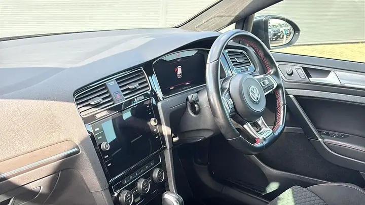 Volkswagen Golf 2019 photo 2
