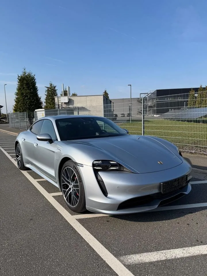 Porsche Taycan 4S