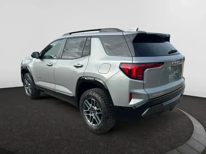 GMC Terrain 2027 photo 3