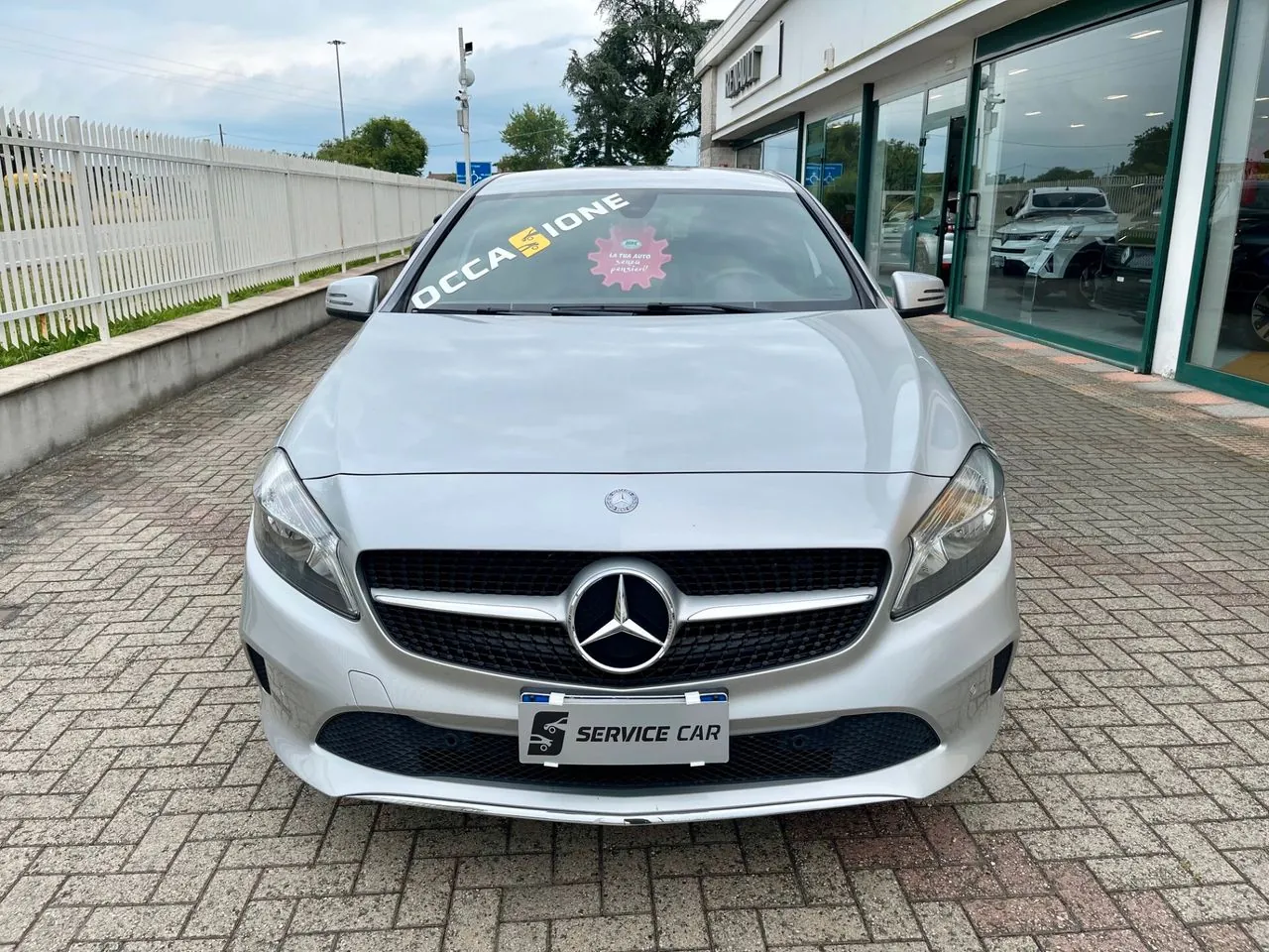 Mercedes-Benz A 180 2016 photo 2