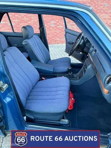 Mercedes-Benz 230 E 1984 photo 2