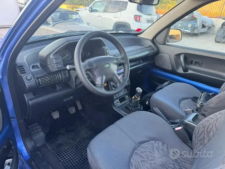 Land Rover Freelander 2003 photo 2