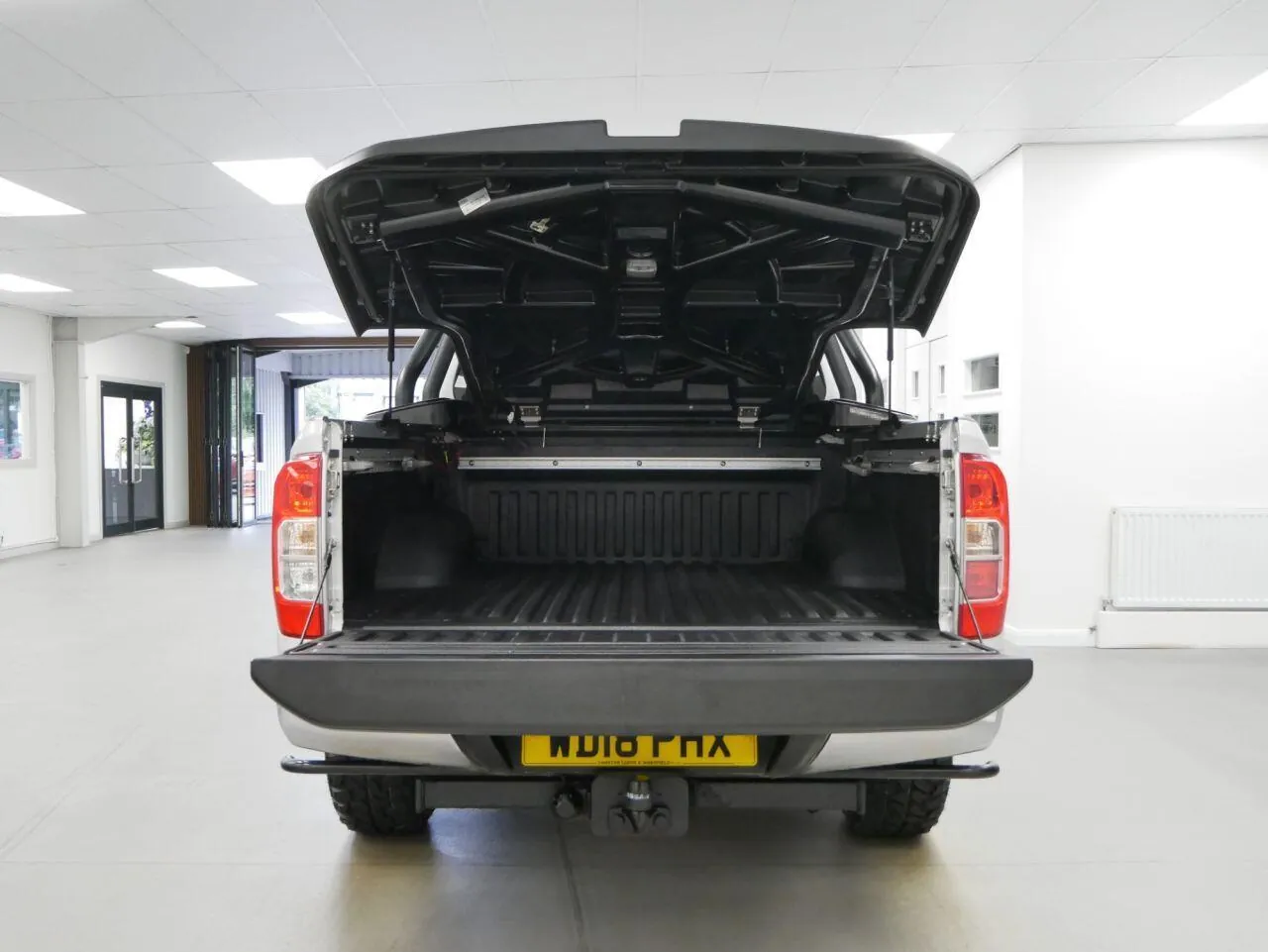 Nissan Navara 2018 photo 2