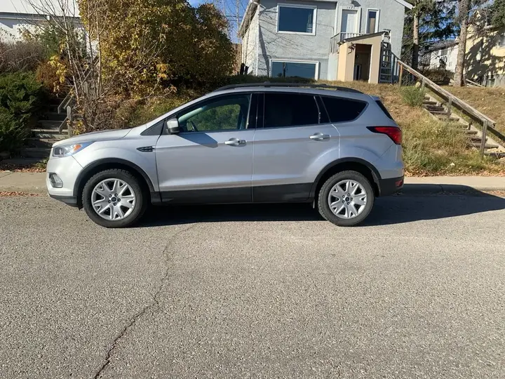 Ford Escape 2019 photo 2