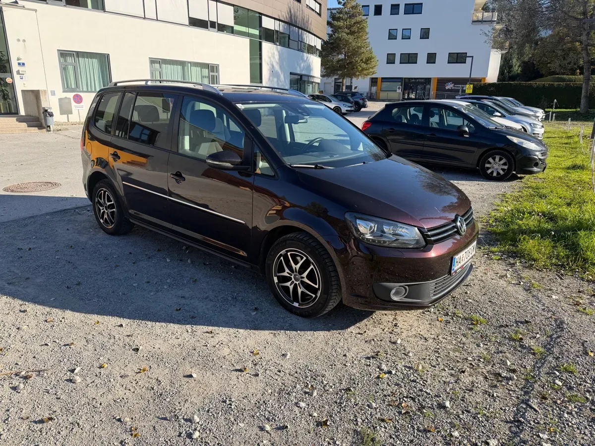 Volkswagen Touran 2013 photo 2