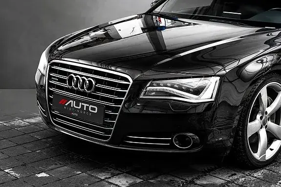 Audi A8 2012 photo 2