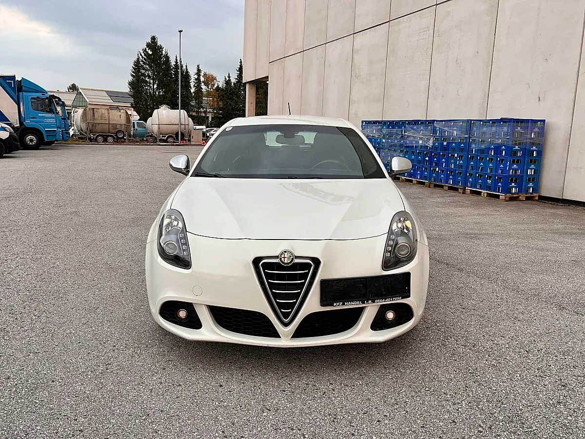 Alfa Romeo Giulietta 2010 photo 2