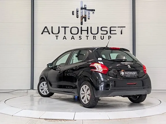 Peugeot 208 2012 photo 2