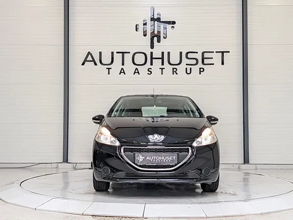Peugeot 208 2012 photo 4