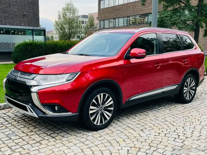 Mitsubishi Outlander 2020 photo 2