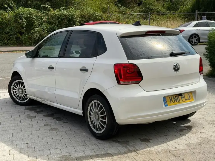 Volkswagen Polo 2011 photo 2