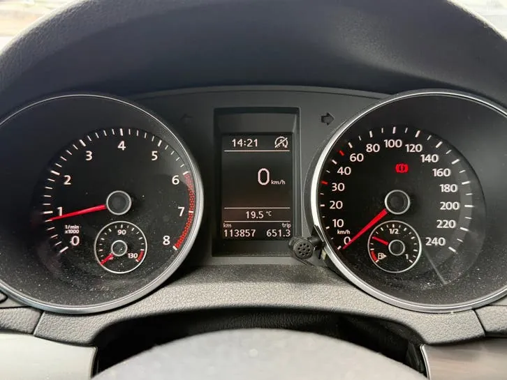 Volkswagen Golf 2010 photo 2
