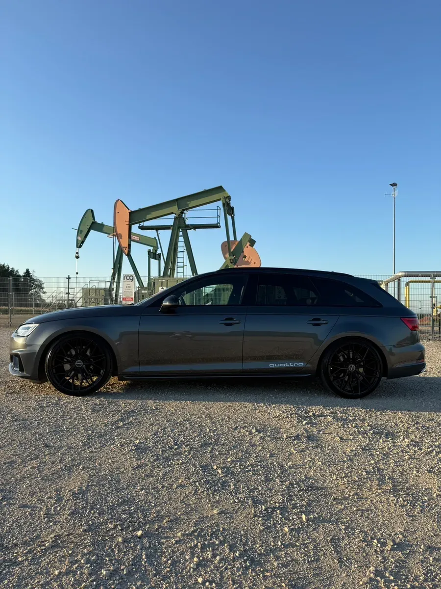 Audi A4 2016 photo 2