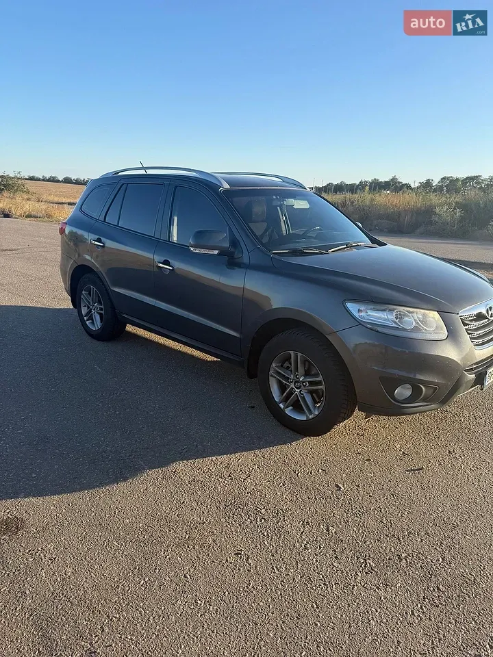 Hyundai Santa Fe 2010 photo 2