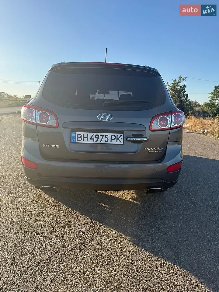 Hyundai Santa Fe 2010 photo 4