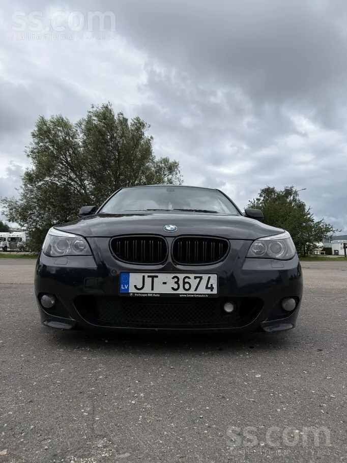 BMW E60 2004 photo 2