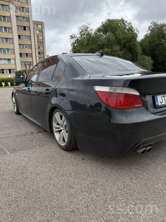 BMW E60 2004 photo 4
