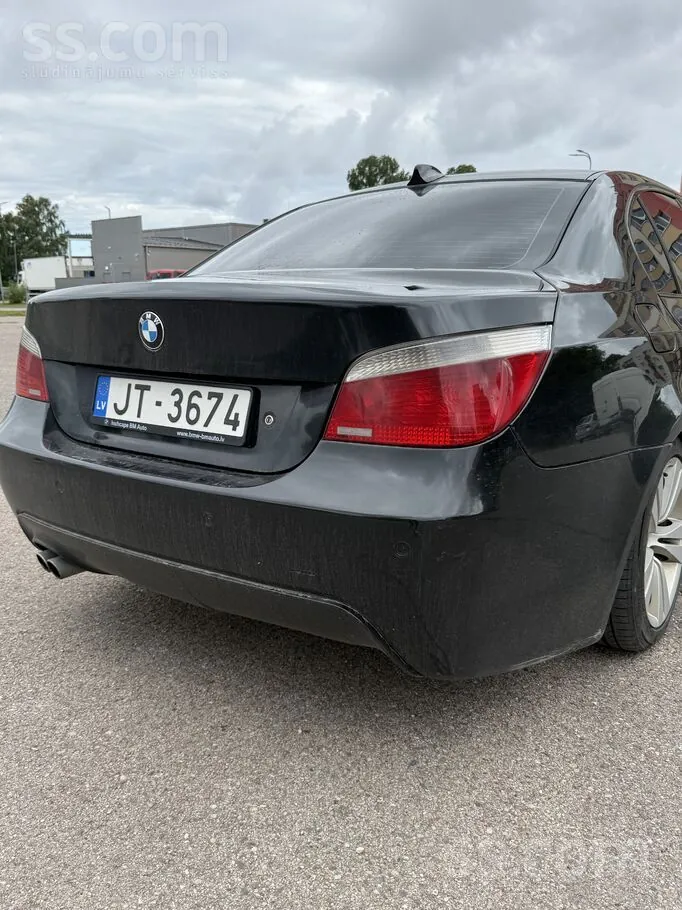 BMW E60 2004 photo 5
