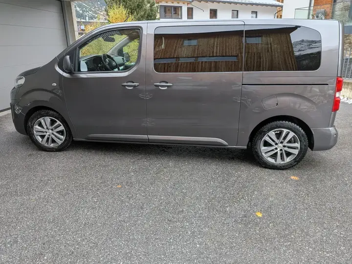 Peugeot Traveller 2018 photo 2