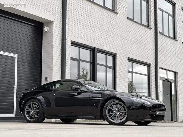 Aston Martin V8 Vantage 2016 photo 2