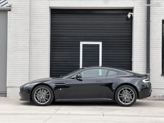 Aston Martin V8 Vantage 2016 photo 4