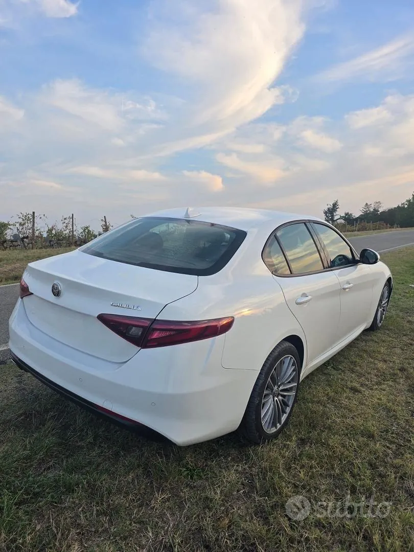Alfa Romeo Giulia 2019 photo 2